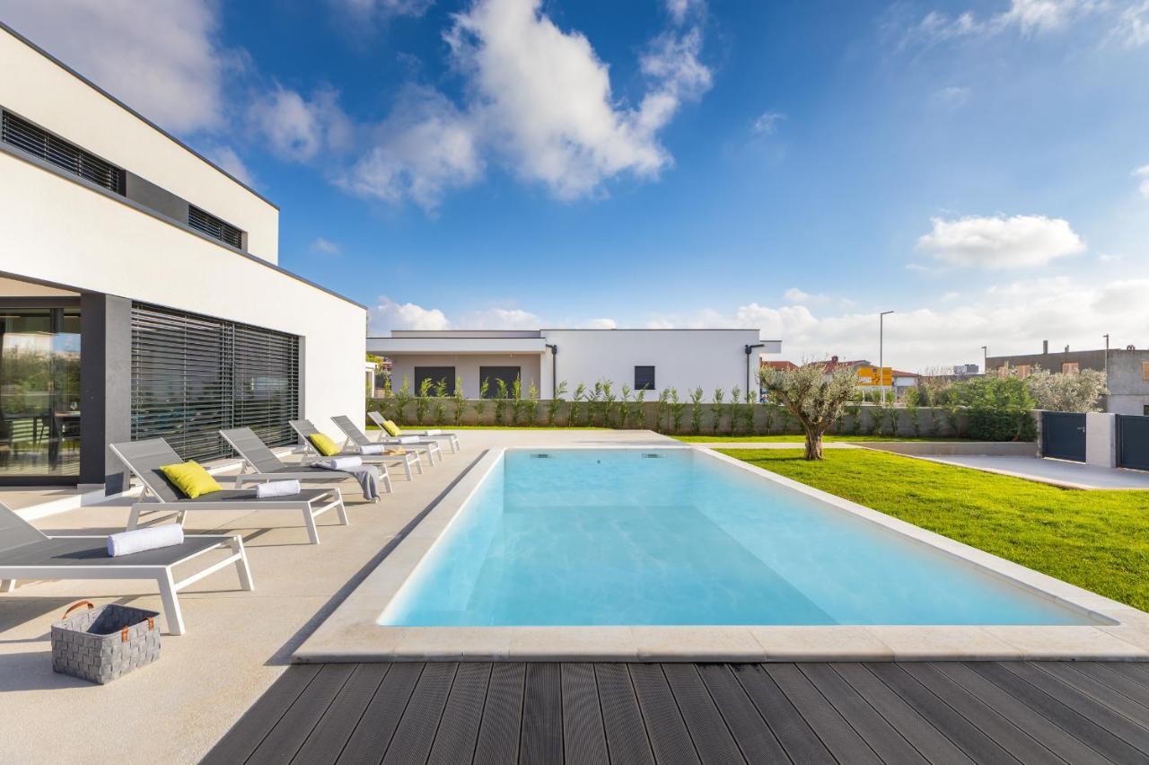 Amazing Private Villa With Outdoor Swimming Pool In Vodnjan Exterior photo