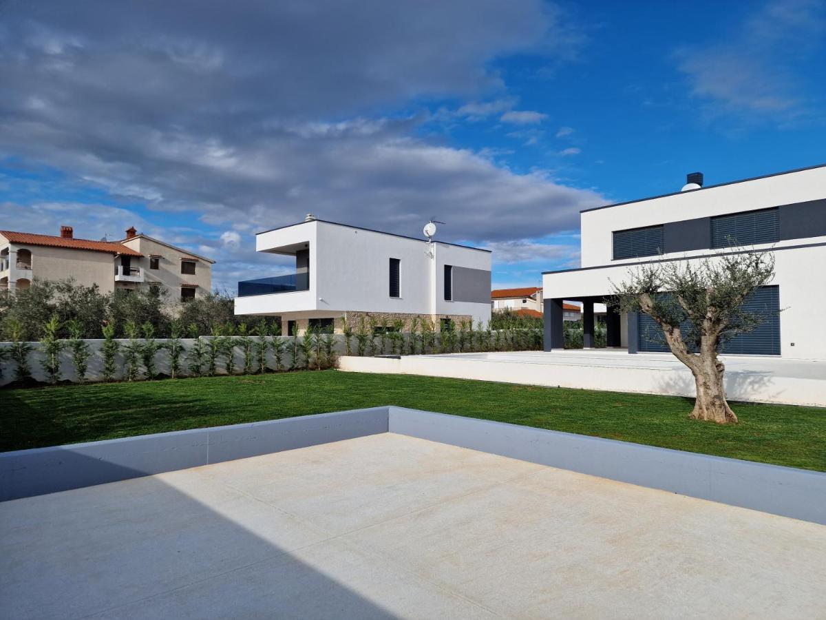 Amazing Private Villa With Outdoor Swimming Pool In Vodnjan Exterior photo